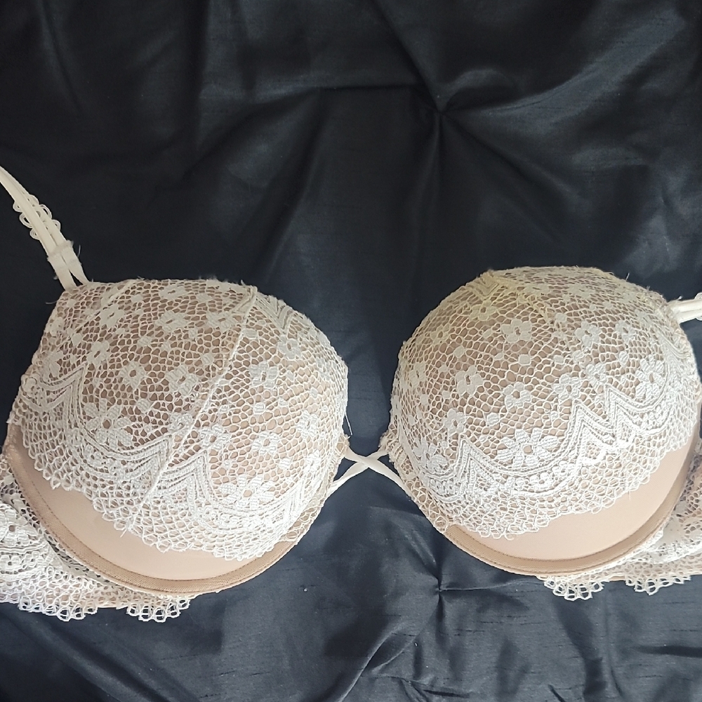 Elegant Lace Bra in Cream